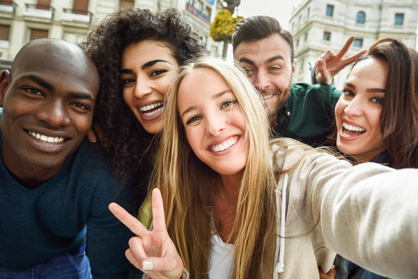 Group of twenty-somethings taking a selfie